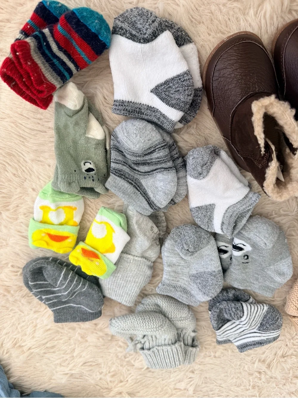Bundle of newborn shoes & socks